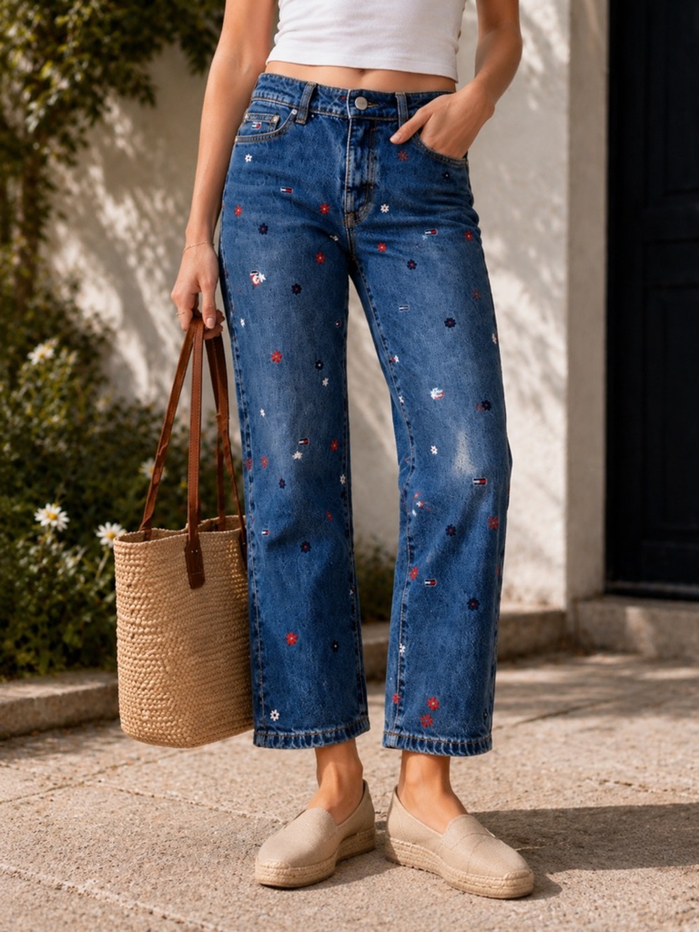 Tommy Hilfiger Adaptive Floral Embroidered High Rise Mom Jeans Tapered Size 4